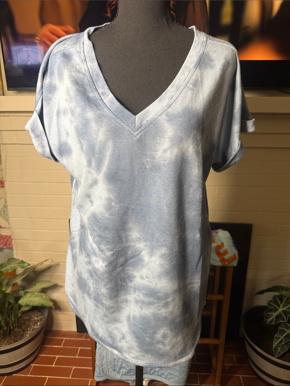 Cupio Blue Tie-Dye V-Neck Short Sleeve Top